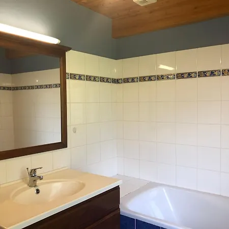 Spacieux Avec Balcon, Wifi Gratuit, Proche Et Station De - Fr-1-589-140 بيت للعطل