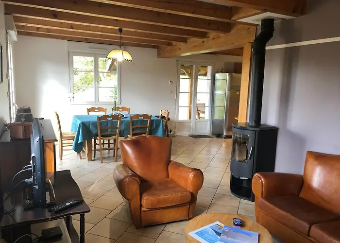 Spacieux Avec Balcon, Wifi Gratuit, Proche Et Station De - Fr-1-589-140 *